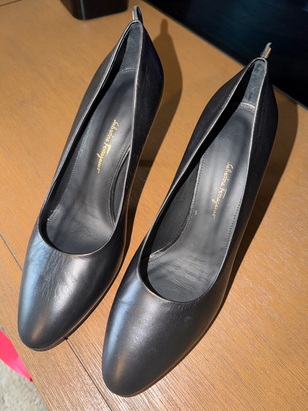 Salvatore Ferragamo Black Leather Pointed/round-Toe Pumps